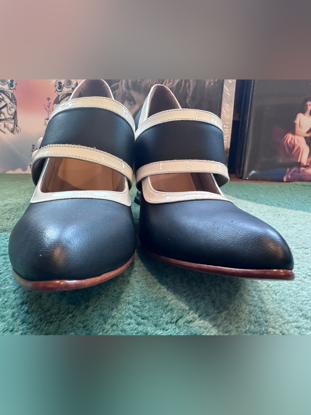 Fluevog NEW IN BOX Big Presence Zewde black/cream wide strap retro heel- 9 - Picture 6 of 16